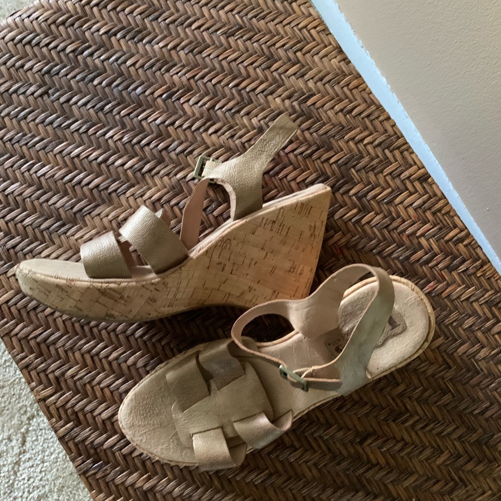 Kork's by Kork-Ease Brie Gold Wedge Sandals 9